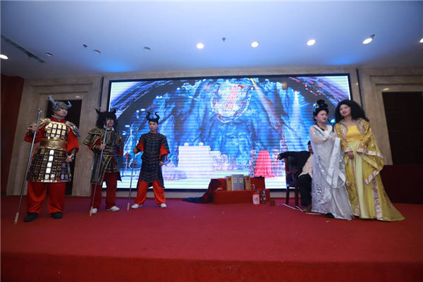 佰仕達(dá)帶來(lái)小品《盤(pán)絲洞》